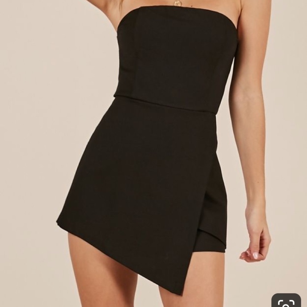 Black romper never worn!!!!!